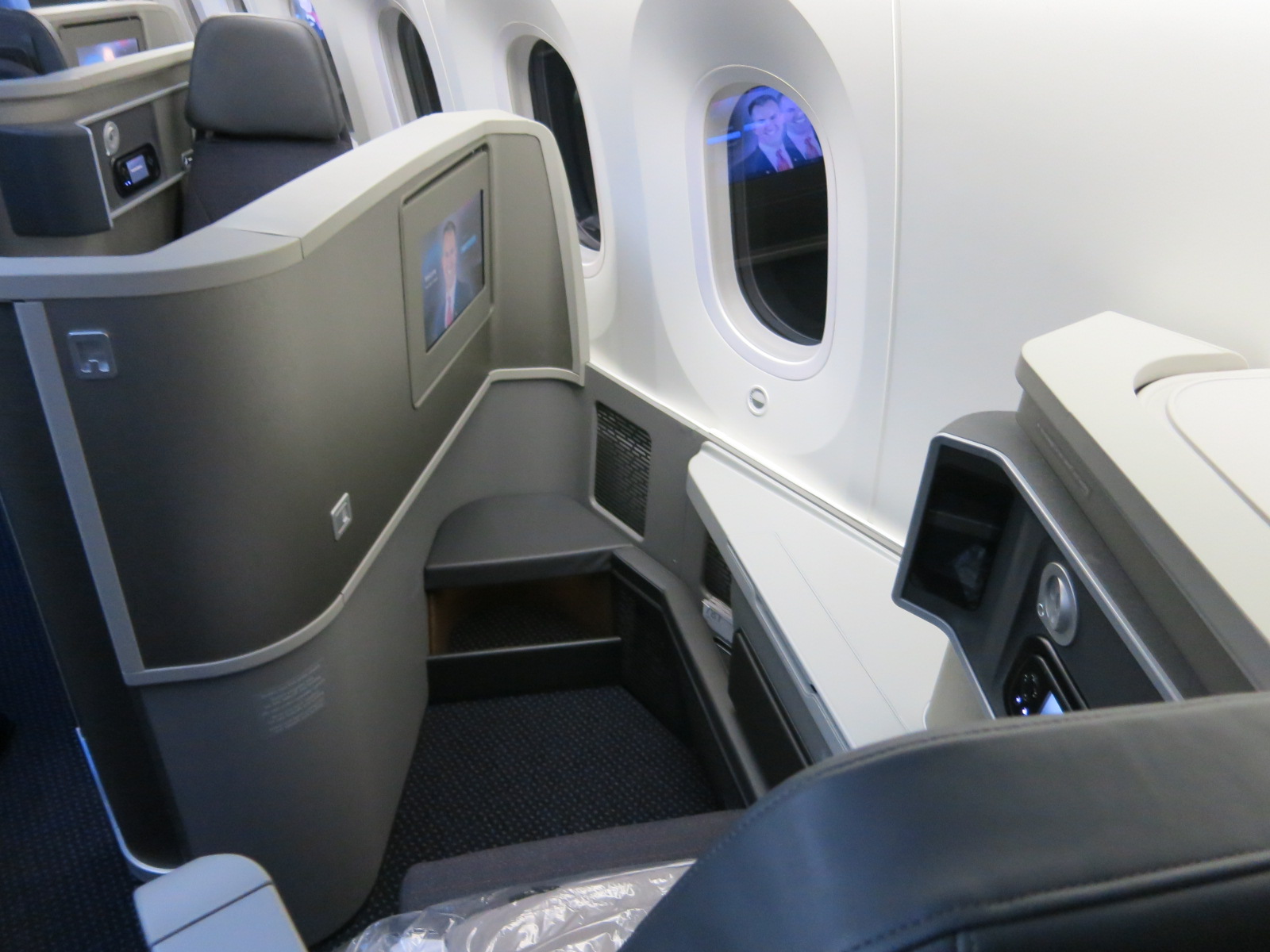 United Airlines 787 Business Class Seats