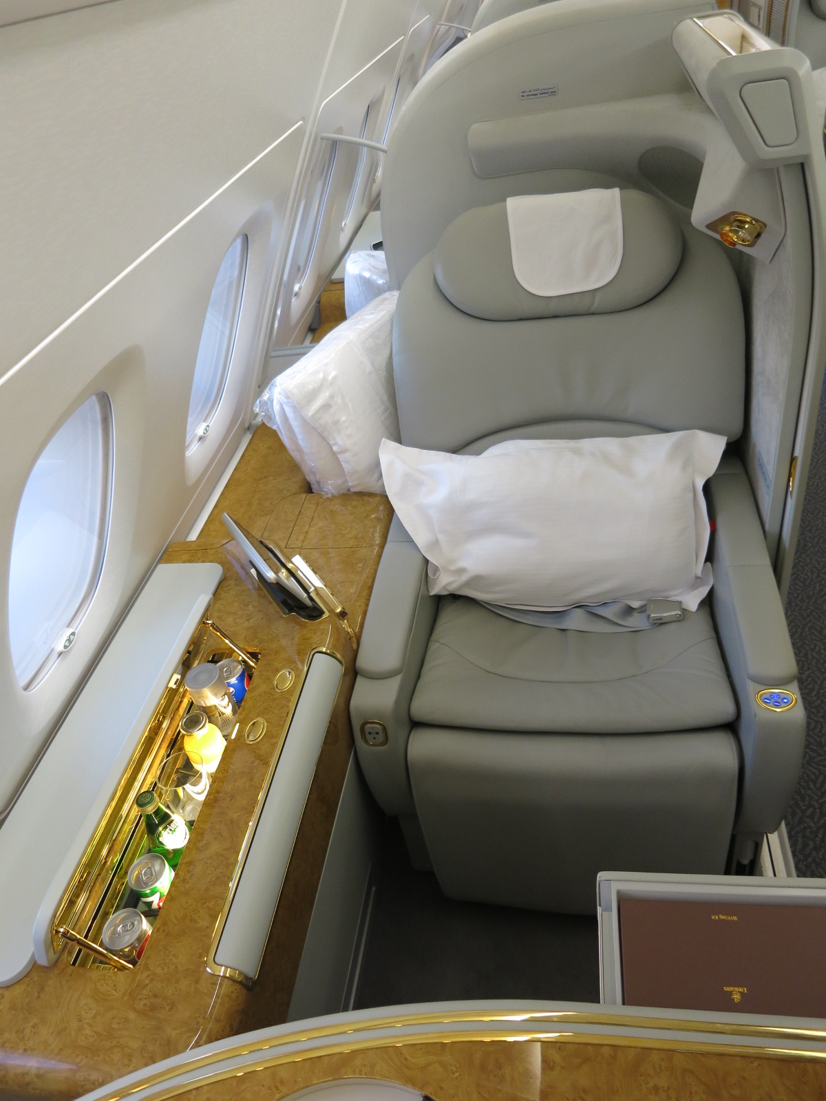 Emirates First Class suites A380 Houston - Dubai seats