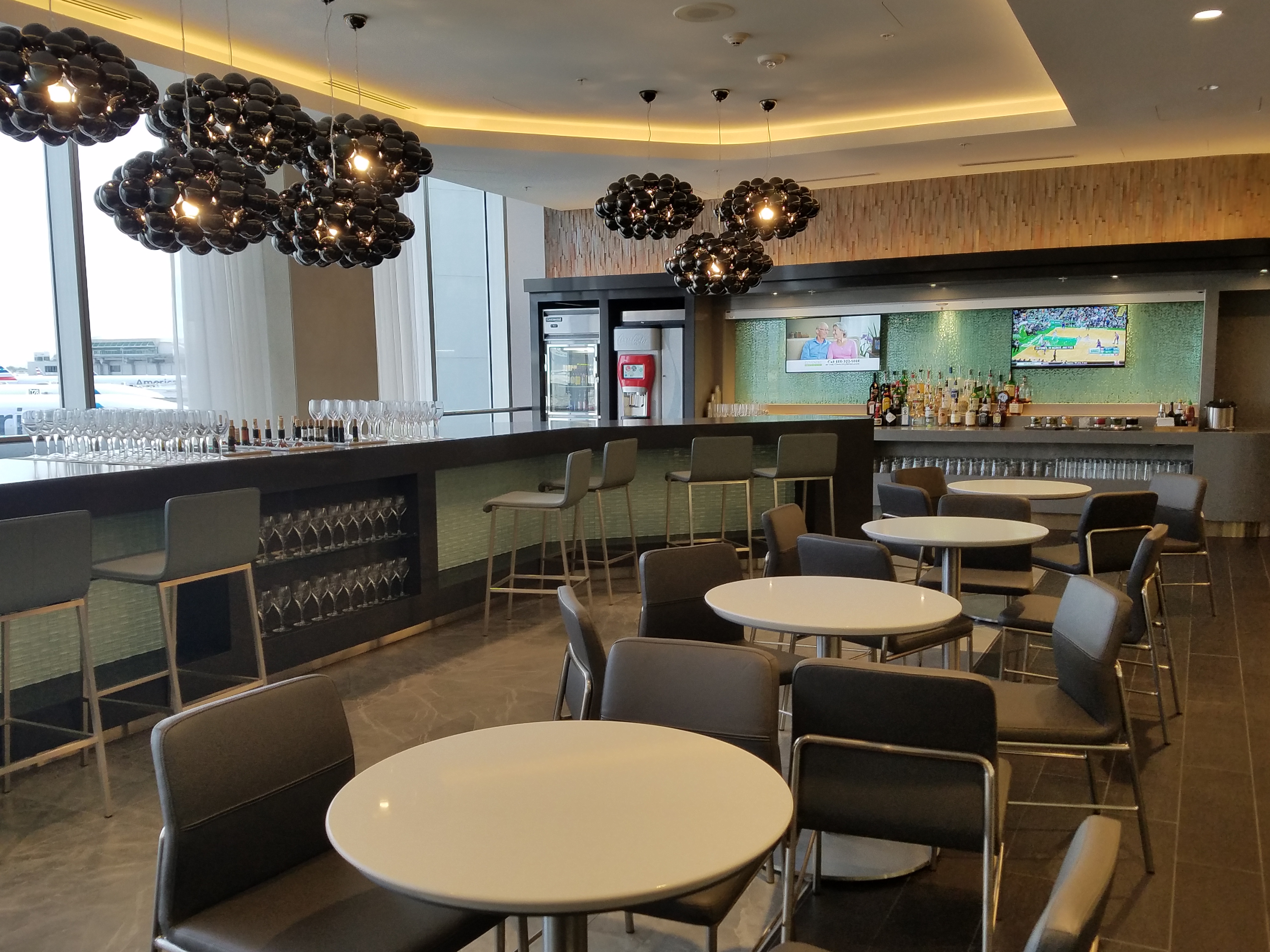american airlines flagship lounge