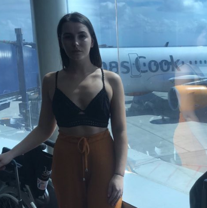 Sexy Woman in Bodysuit Kicked Off Plane, Claims She's IG Famous