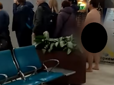 naked man at airport