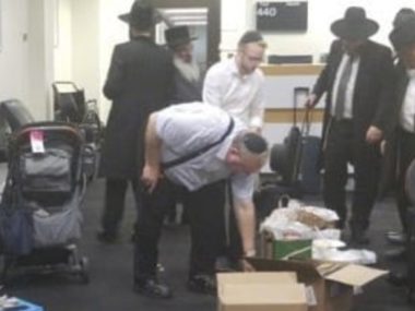 jews picking up boxes