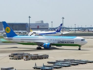 uzbekistan airways plane