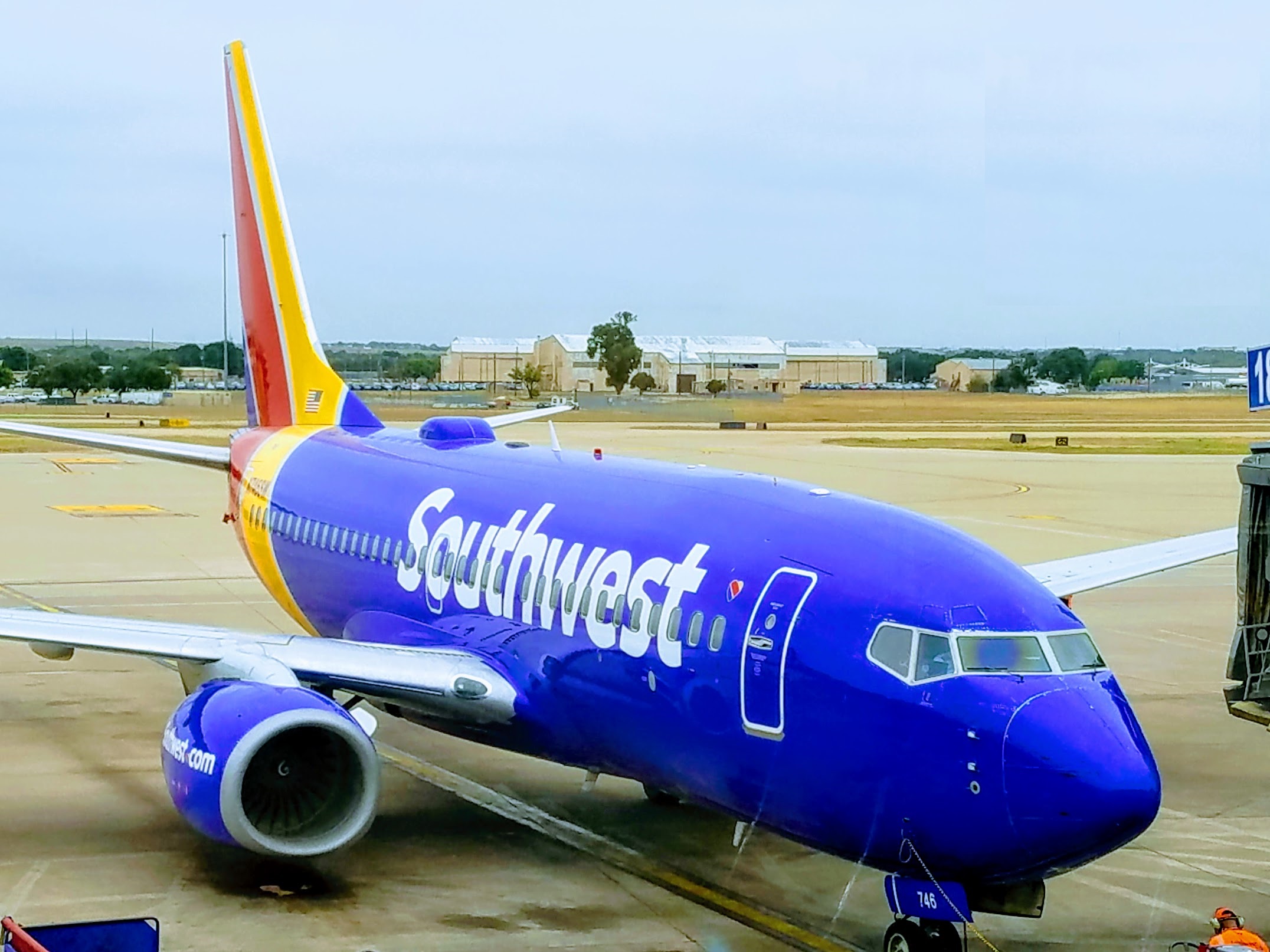 southwest airlines carry on baggage weight