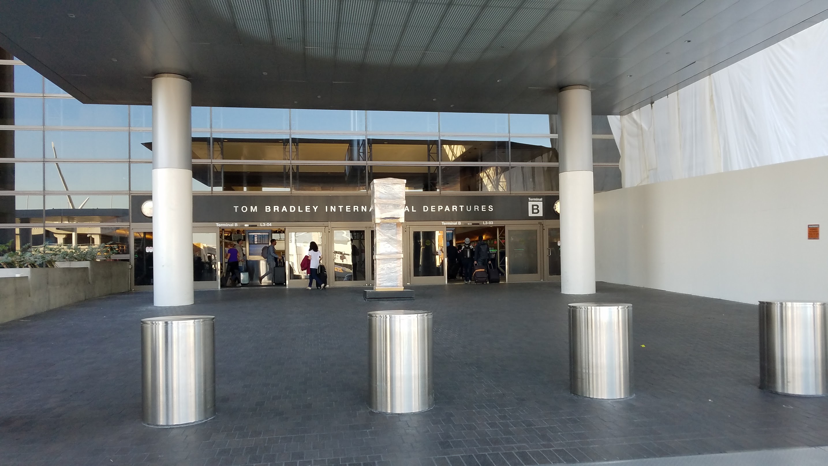LAX Airport Will Start Screening Passenger Temperatures Starting Tuesday - View ..