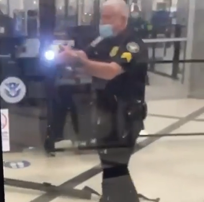 Cop Tasers Passengers At Atlanta Airport Security As Fight Breaks Out