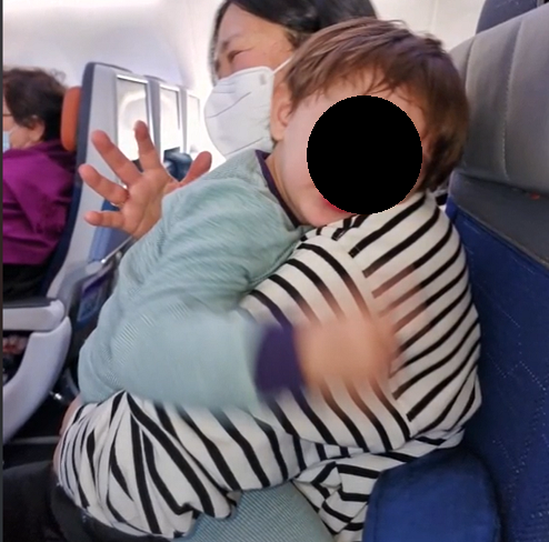 Whole Plane Sings "Baby Shark" To Comfort Crying Child