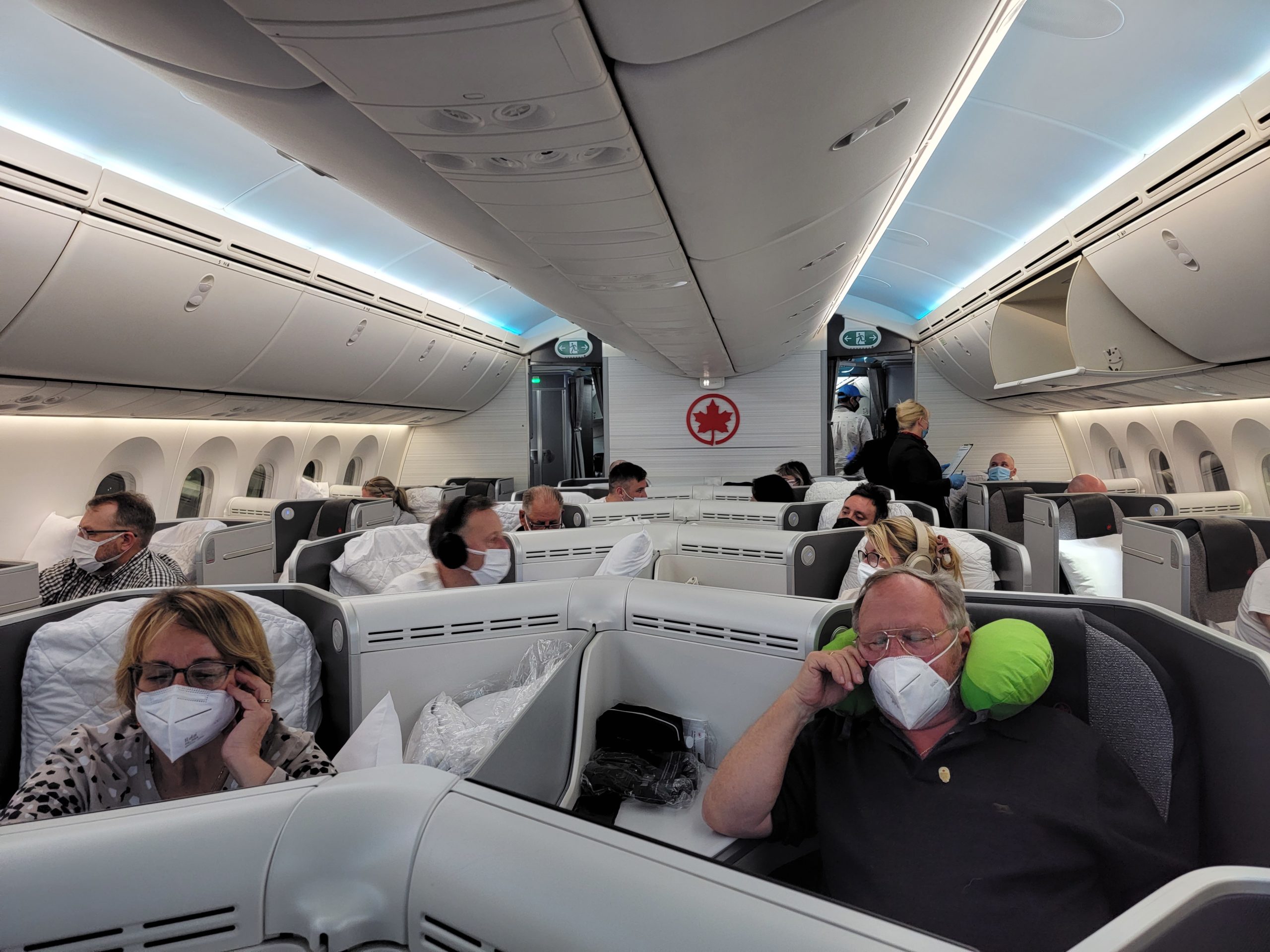 air canada business class review boeing 787-9 cabin