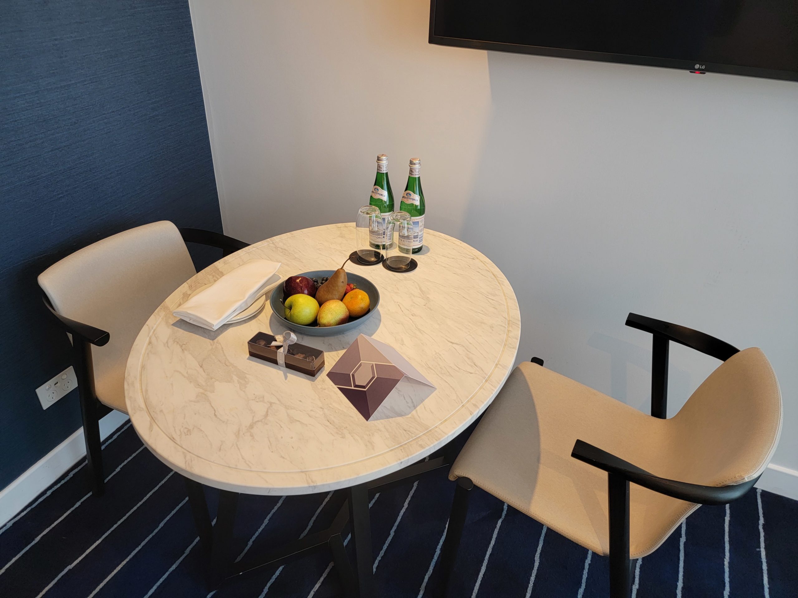 hyatt regency sydney review suite living room