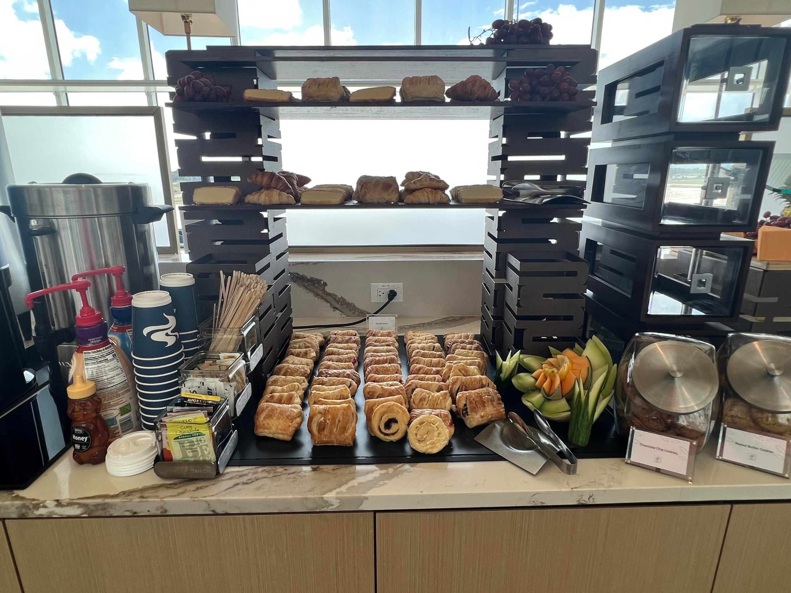 Report Plaza Premium Lounge Orlando Airport Terminal 3 View From 