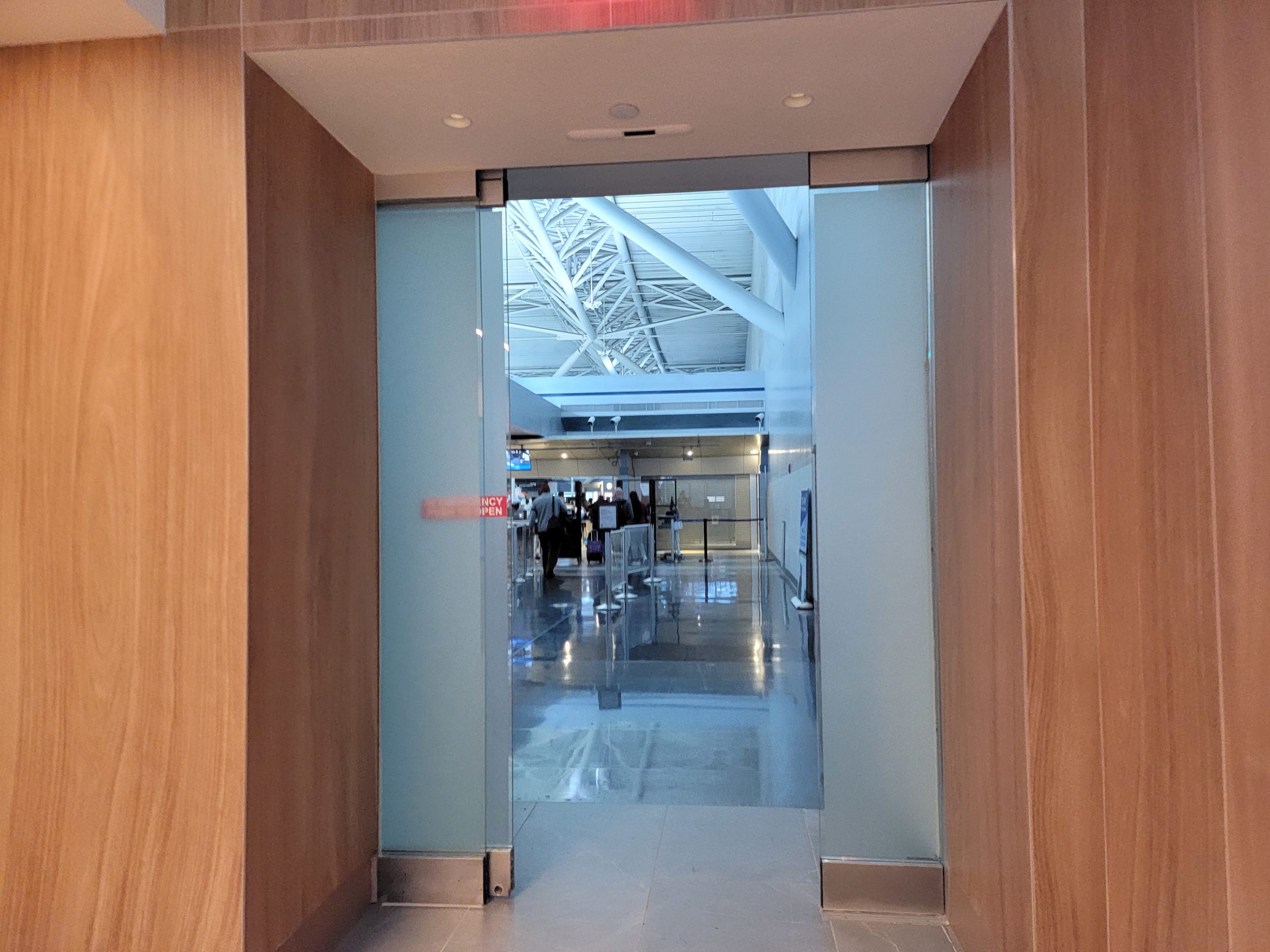 Review: New American Airlines Premium Check-in, New York JFK - View ...