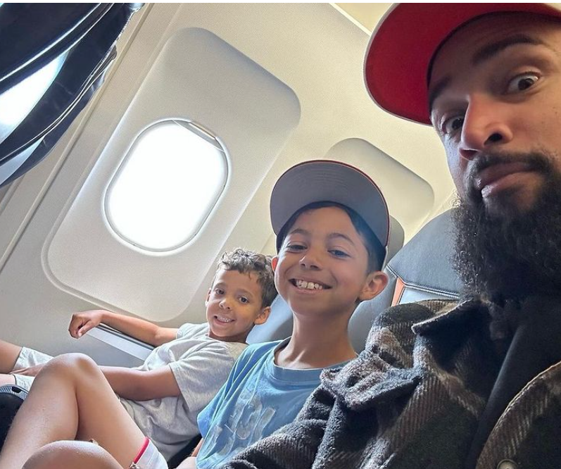 American Airways Falsely Accuses Black Musician Of Trafficking His Children, Refuses To Apologize – View from the Wing | Digital Noch