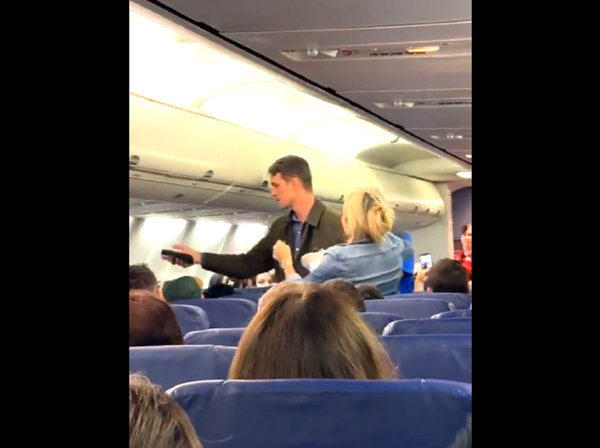 Passenger Grabs Womans Phone Makes A Call From The Aisle As Hes Kicked Off Southwest Flight