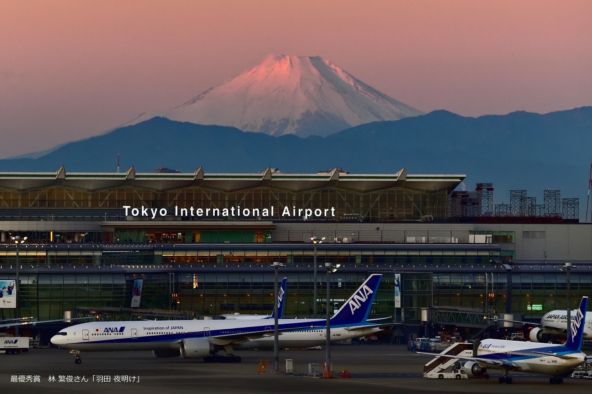 Tokyo airport. Аэропорт Ханэда в Токио. Аэропорт Ханеда Япония. Международный аэропорт Токио-Ханеда (Япония). Токийский аэропорт Ханеда.