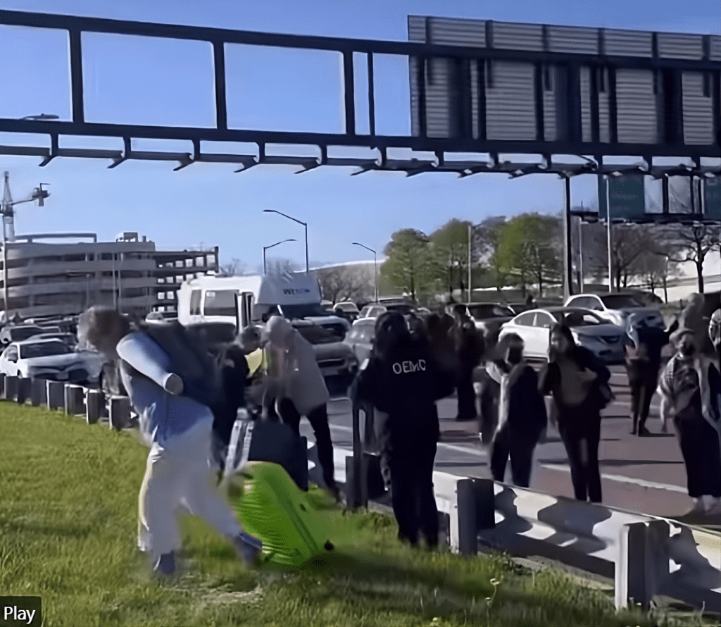 Passengers Forced To Walk To Chicago O’Hare As Anti-Israel Protestors Block Roadways