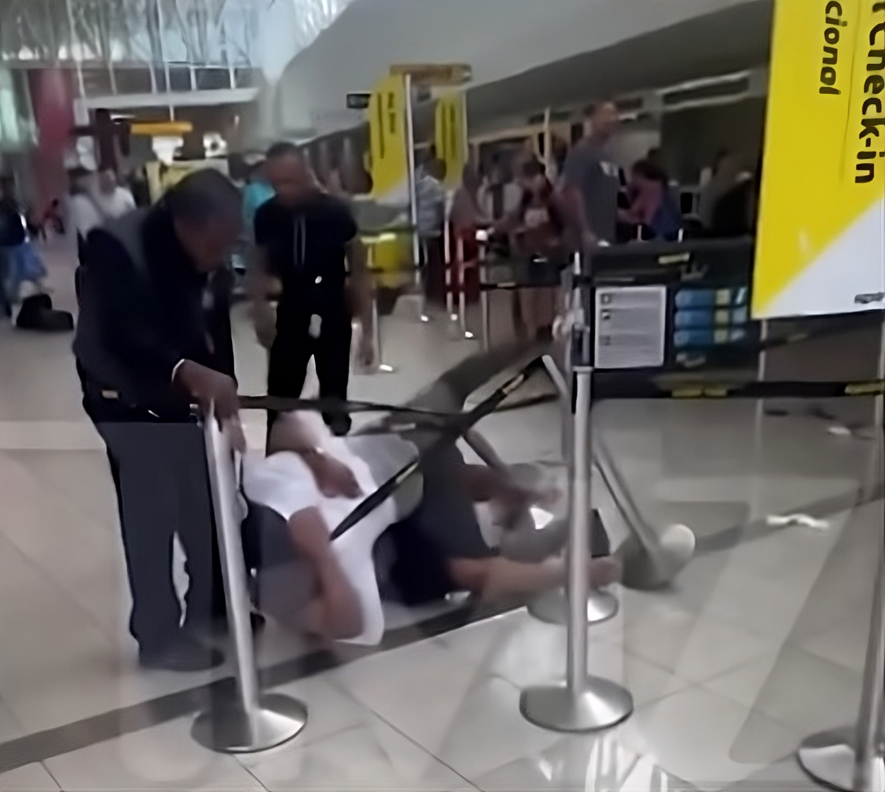 Four Spirit Airlines Check-in Agents Give Passenger A Beat Down At BWI Airport
