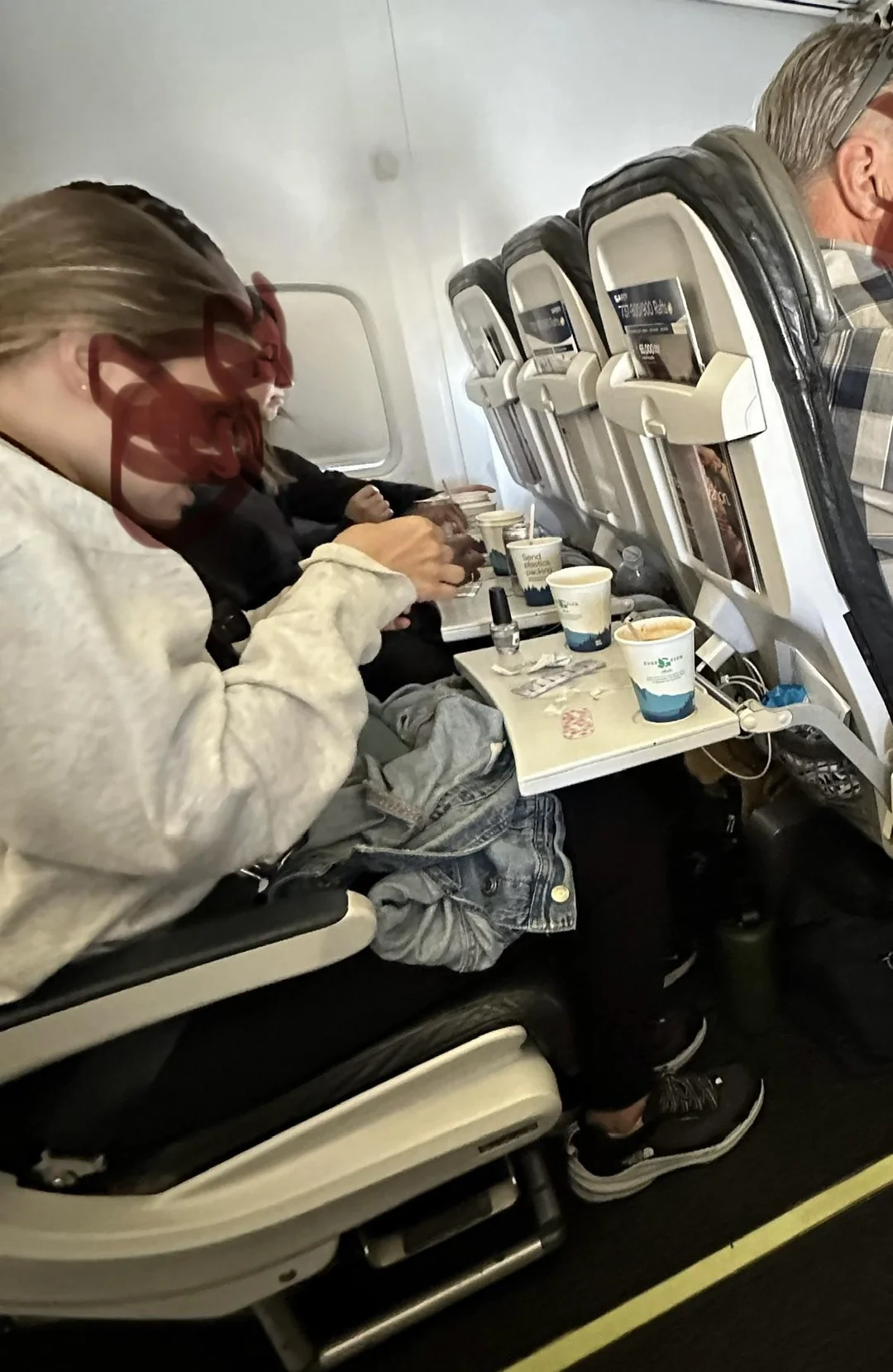 Passengers stink of exhaust fumes while woman grooms herself and paints her nails on the flight from LA to Belize