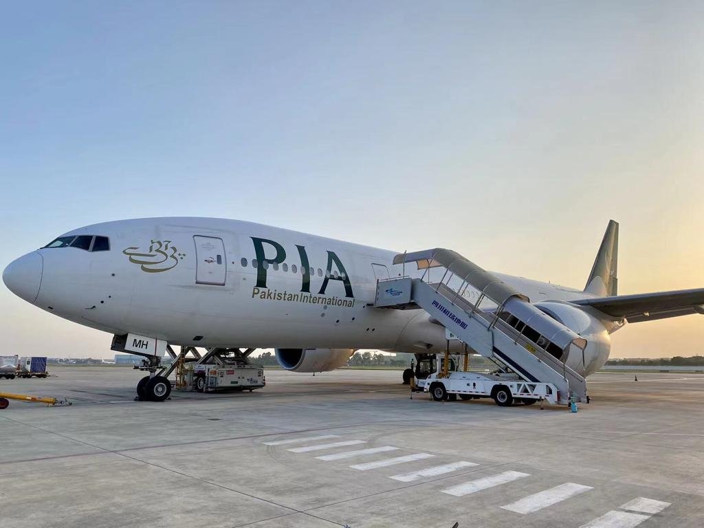 Another Dark Day For Pakistan Airlines: Pilots Land On Unauthorized Runway With Lights Off In Shocking Blunder