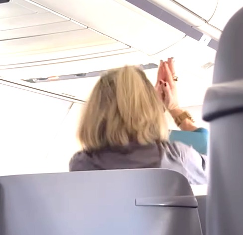 Passenger Turns United Business Class Seat Into Personal Gym—Crew Doesn’t Stop Her [Roundup]