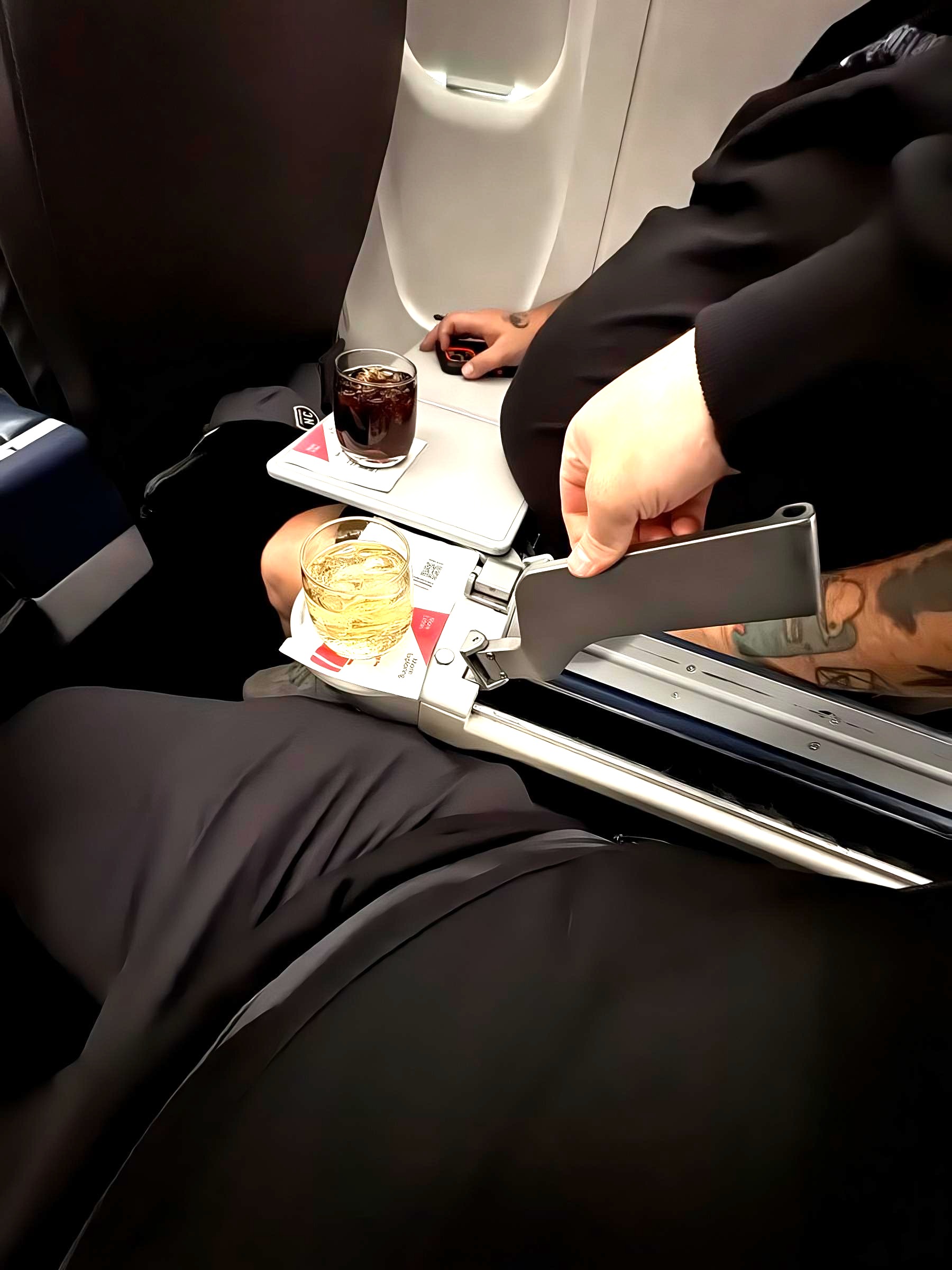 “No Tray Table in First?”: American Airlines Passenger Pays For First Class, Gets Seat With Nowhere To Eat [Roundup]