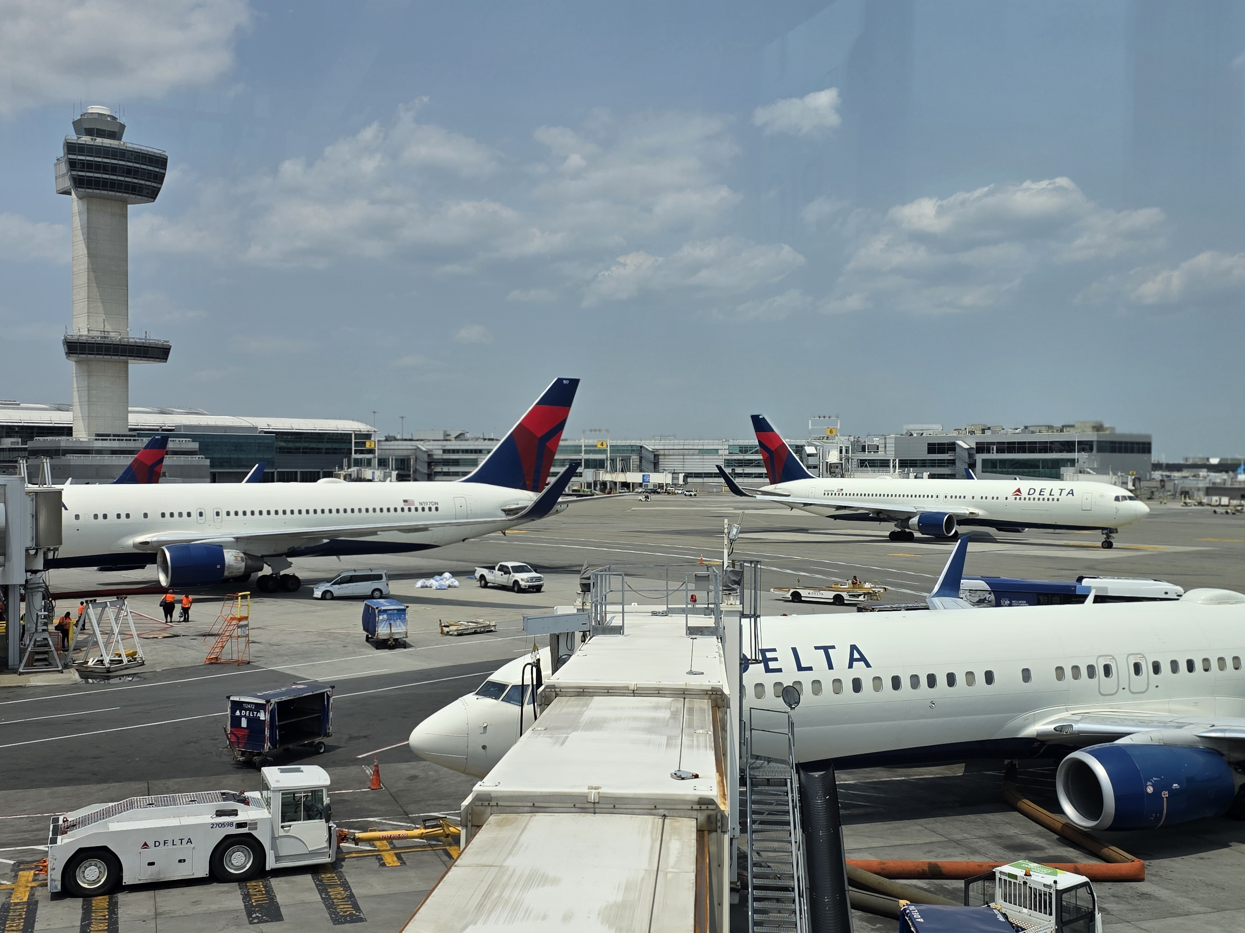 9 Big Insights From Delta Air Lines Earnings Call: Upgrades Are Officially Back, Business Class Will Lose Perks, Lounge Crowding Ends Next Year