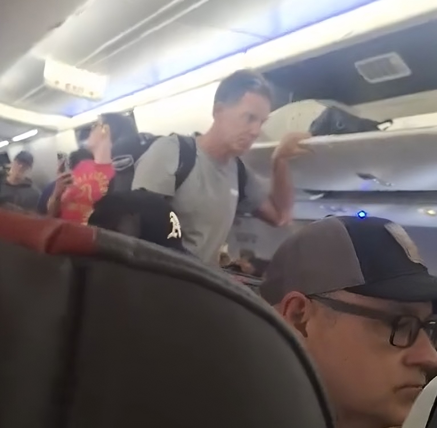 Watch: American Airlines Passengers Casually Walk Aisles During Taxi—Did Seatbelt Rules Just Disappear? [Roundup]