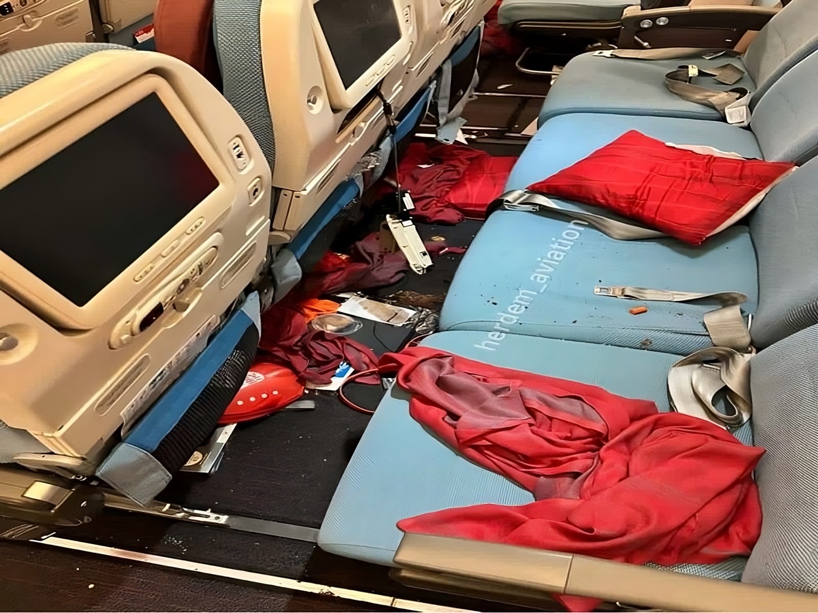 Passengers Ripped Out Screens, Smashed Remotes, And Wrecked The Cabin On Transatlantic Flight [Roundup]