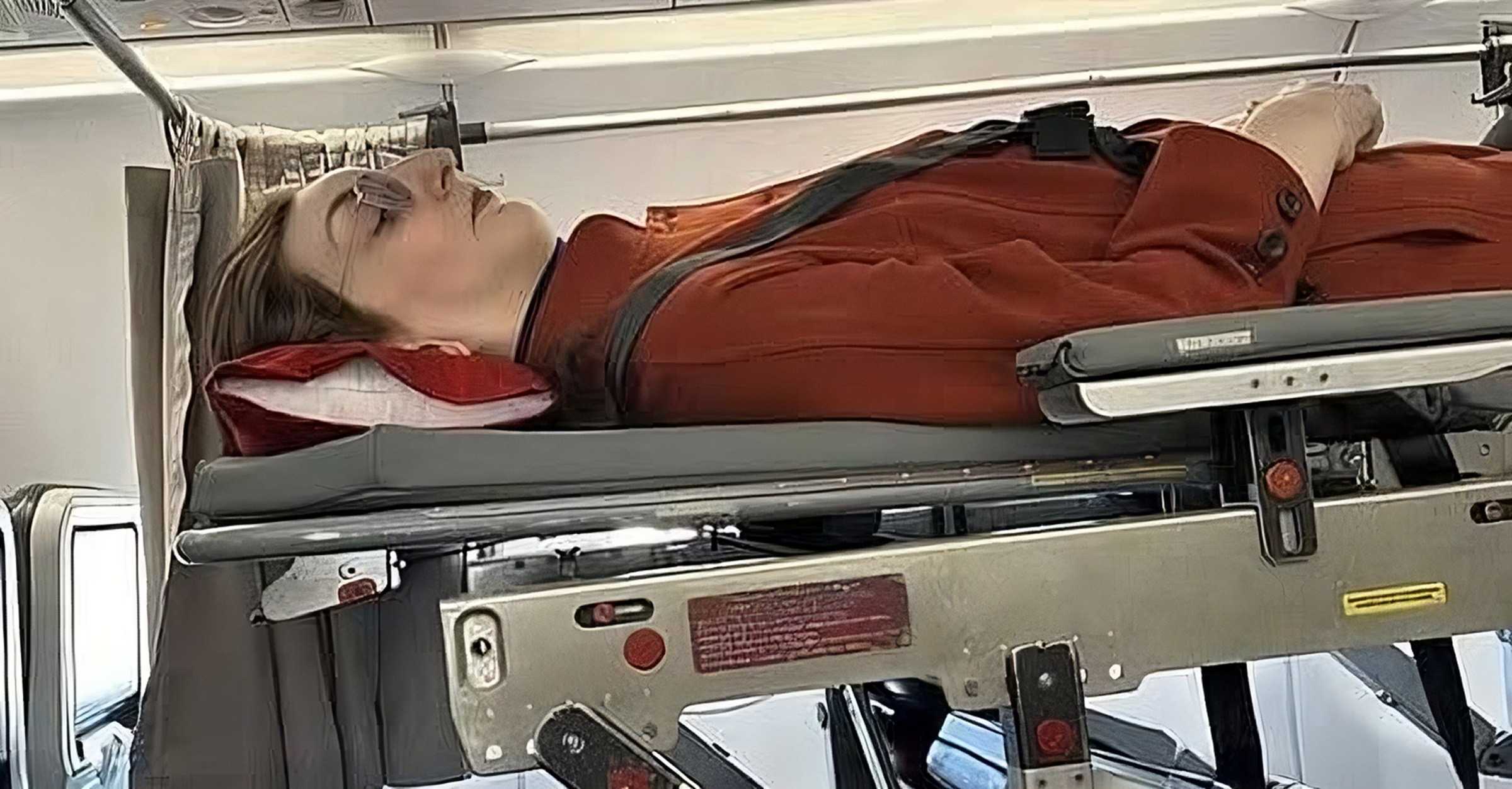She’s the World’s Tallest Woman—It Took Buying 6 Airline Seats Just to Get Onboard [Roundup]