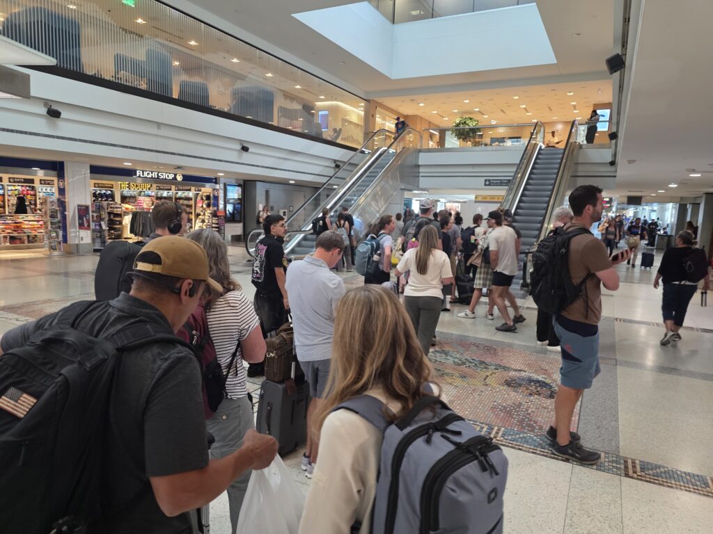 Capital One Lounge Crowds Are Out Of Control In Denver—Use This Quick Trick For Instant Privacy – View from the Wing