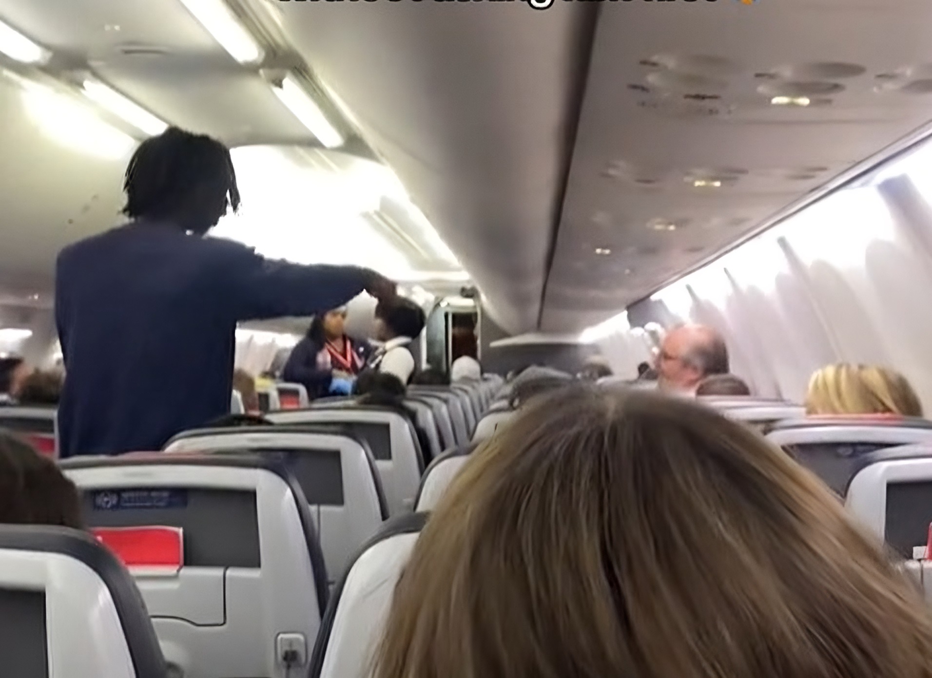 ‘Since You Want to Do It That Way, Give Me My Seat’: Passenger Perfectly Shuts Down Entitled Parent on Sweltering American Airlines Flight