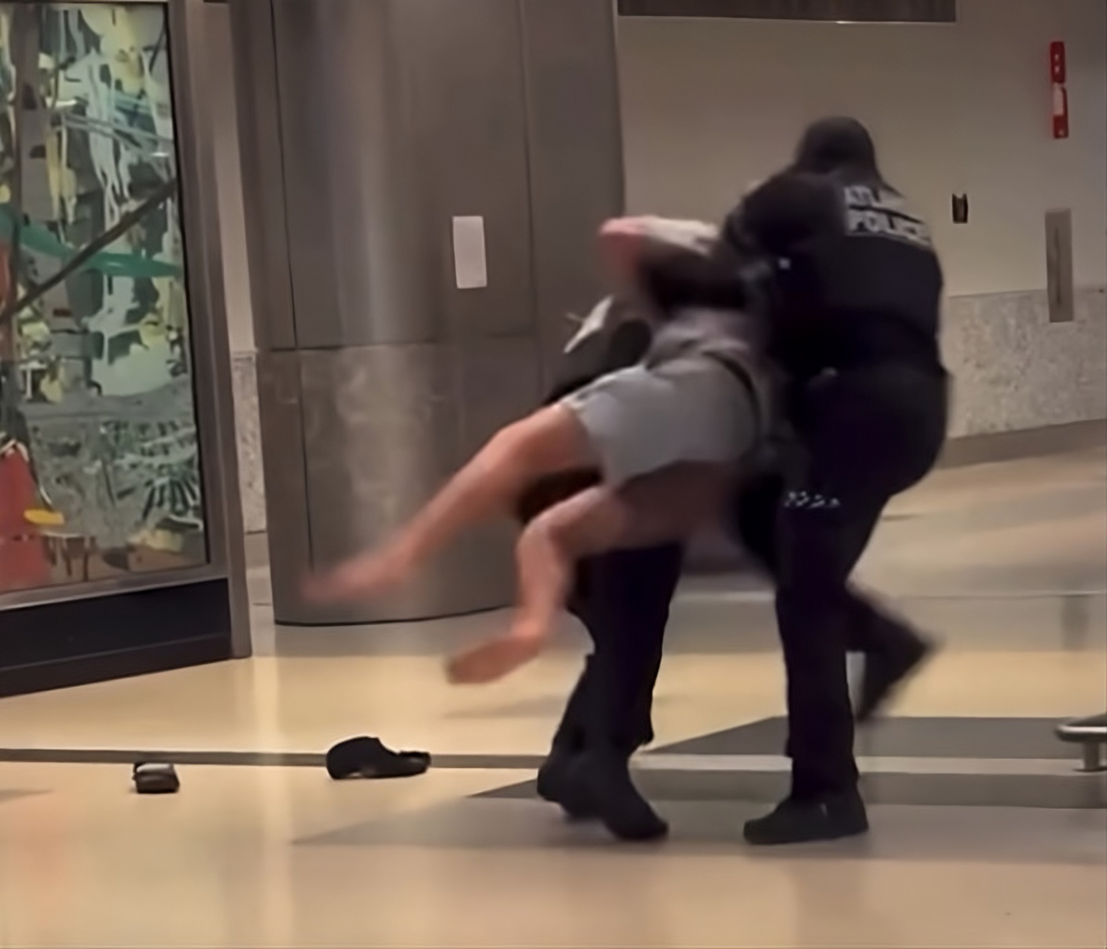 Crowd Watches Atlanta Airport Police Body Slam Drunk Passenger Who Refused Arrest