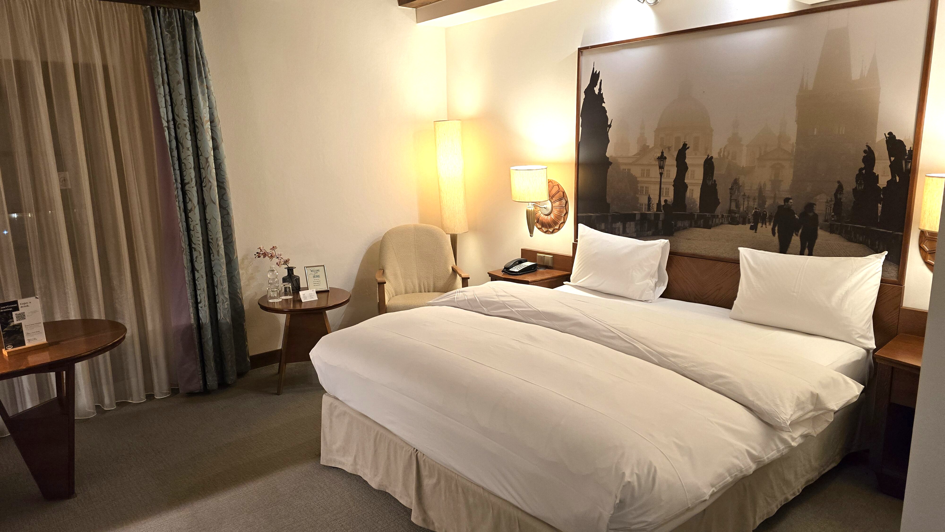 Hotels Once Courted Airline Crews — Now United Flight Attendants On Layover  Aren't Welcome, Union Warns - View from the Wing