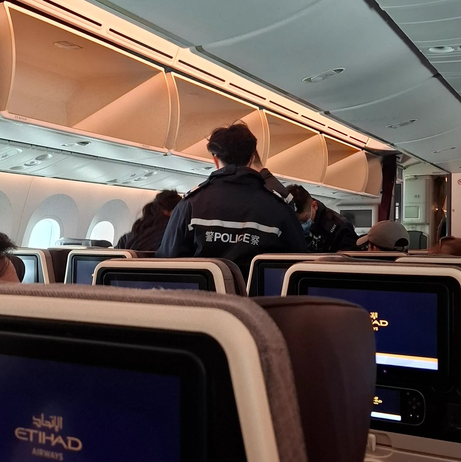 Overhead Bin Theft Reports Surge on Etihad Flights to Hong Kong