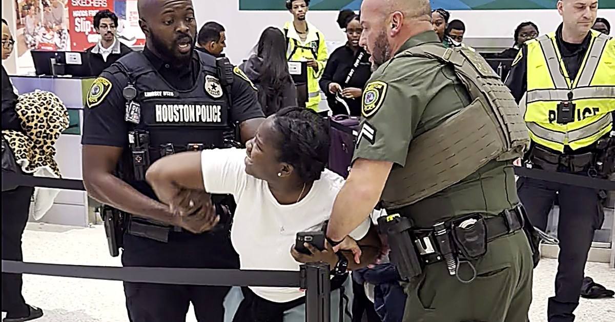 Frontier Passengers Snap After Missing Flight—Houston Check-In Goes Wild, Police Move In - View from the Wing