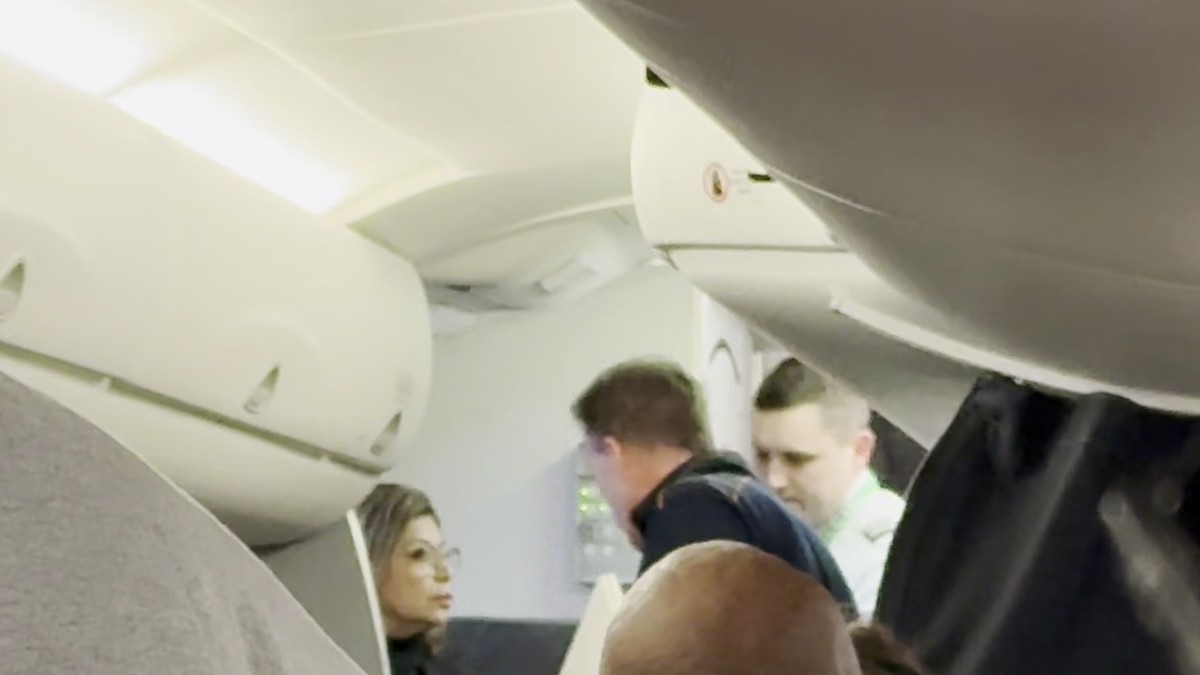 viewfromthewing.com - Gary Leff - American Airlines Passenger Shoved Twice, FAA Inspector Said Remove The Aggressor-They Kicked Off The Man Reporting It