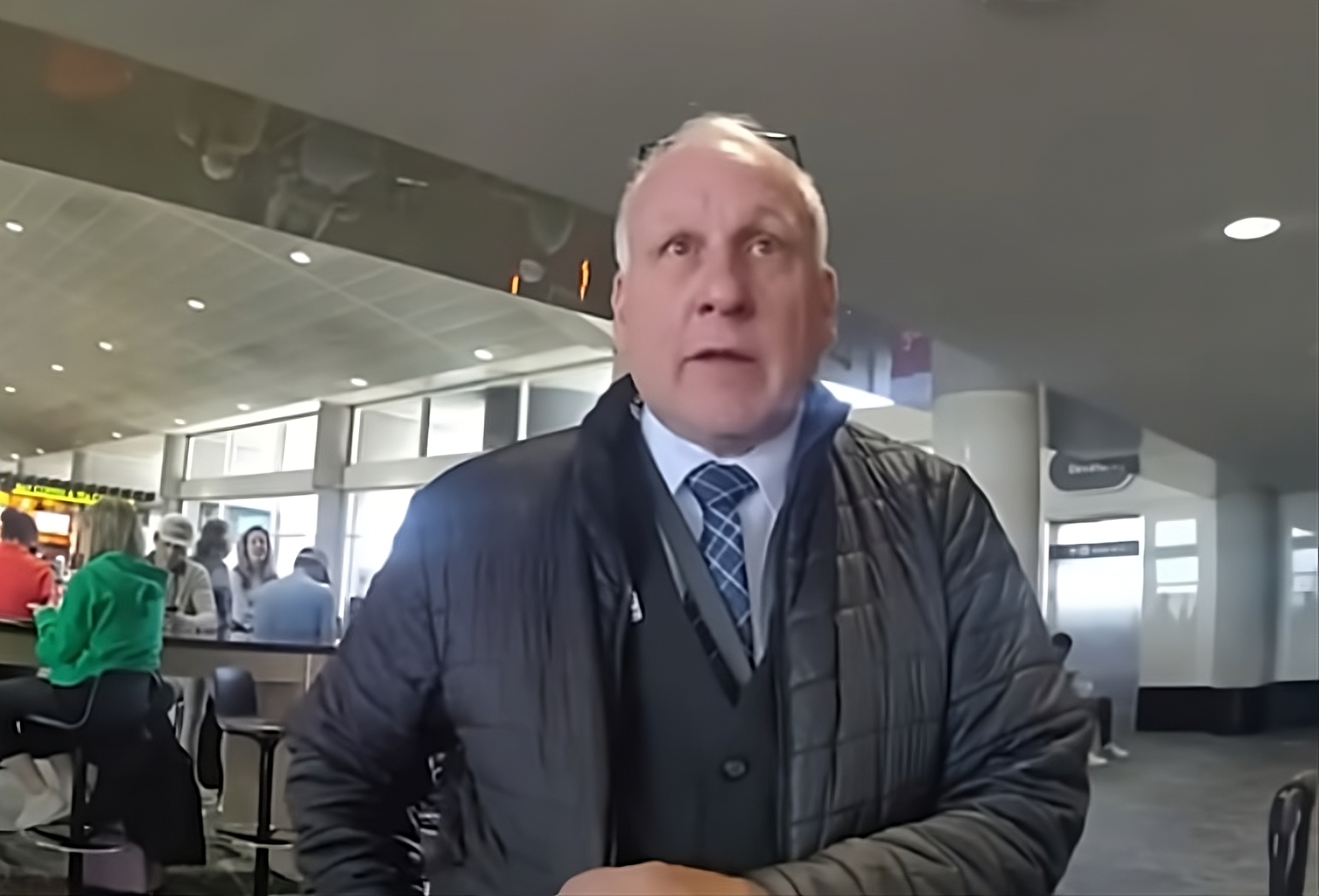 Bodycam Video: United Flight Attendant Arrested After Shoulder Tap On Crew Bus In Florida - View from the Wing