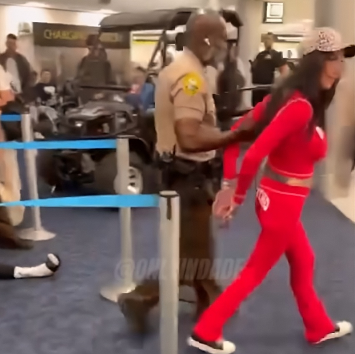 Two Coach Passengers Refused to Leave First Class on American Airlines in Miami — Police Removed Them in Cuffs - View from the Wing