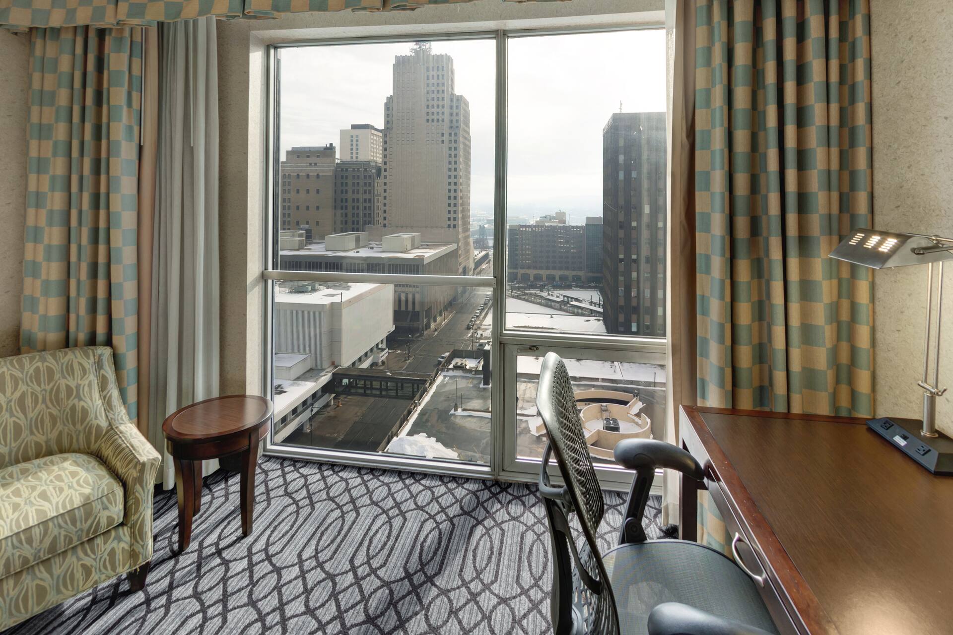 St. Paul Hilton DoubleTree Abruptly Closes, Guests Told to Leave by Noon—Cites “Public Safety”