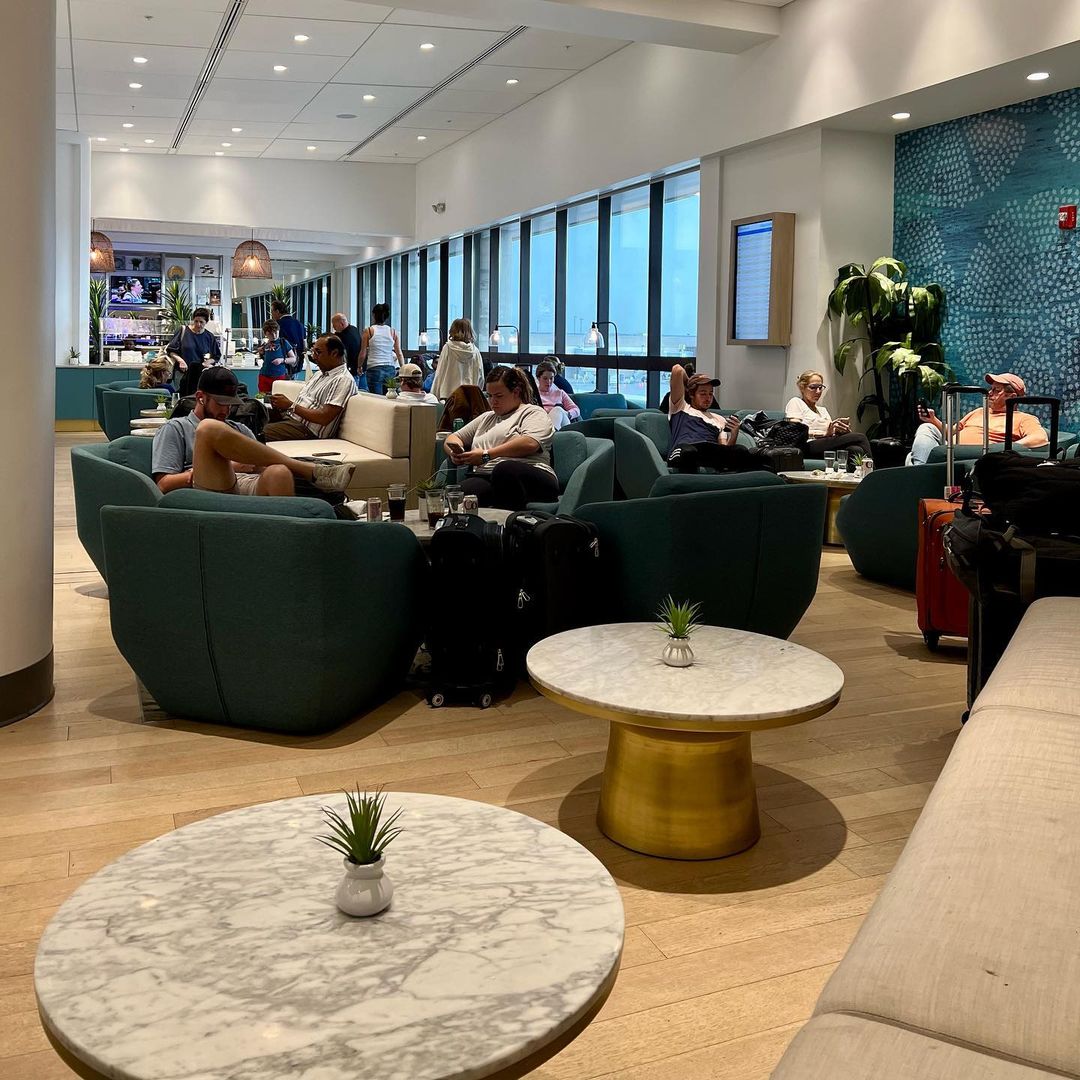 This Tiny Amex Lounge In Fort Lauderdale Had A 150-Person Wait List — Travelers Will Queue For Anything Labeled Premium - View from the Wing