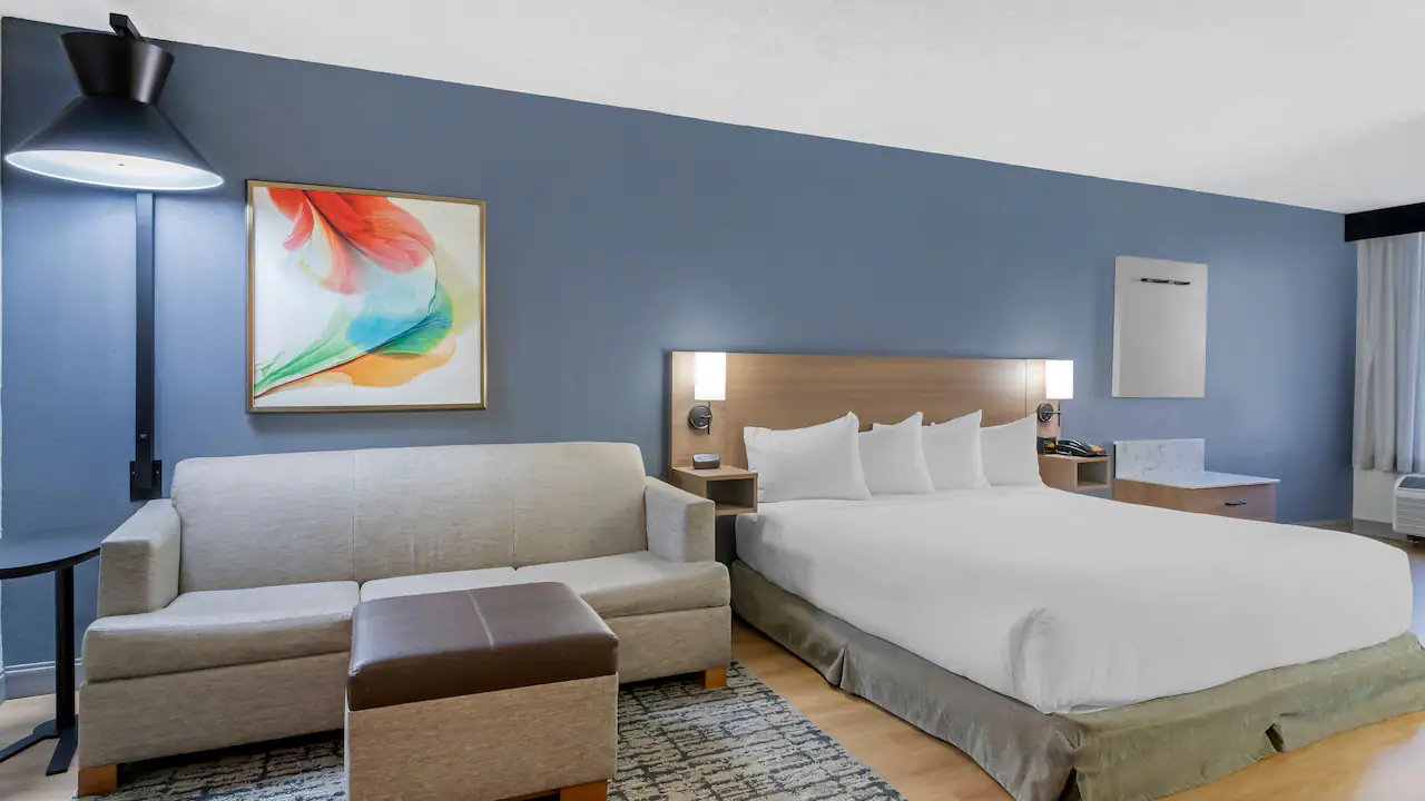 Is This the Worst Hyatt in America? — Staff Say They Take Deposits In Case Guests "Poop On The Floor" - View from the Wing
