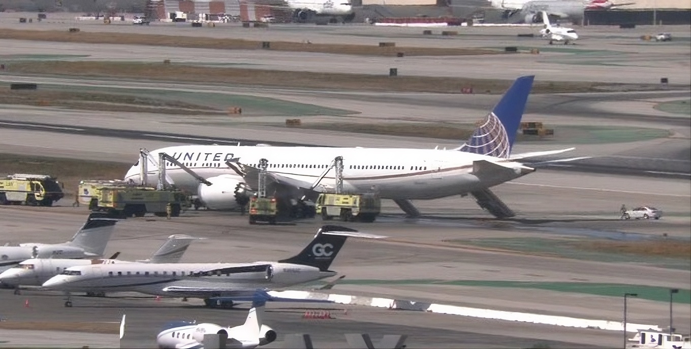 9 Returns to LAX 36 Minutes After Takeoff — Passenger Video Of Evaucation Down the Slide