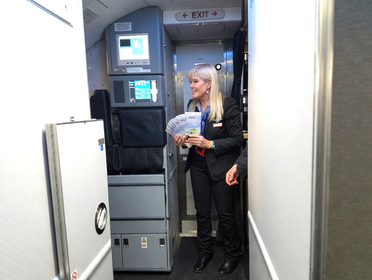 American Airlines Will Score Flight Attendants On Credit Card Sales - View from the Wing
