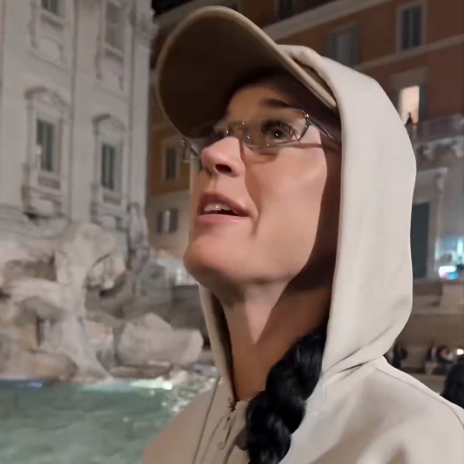 Katy Perry Dipped Her Rewards Credit Card In The Trevi Fountain Because She Had No Change