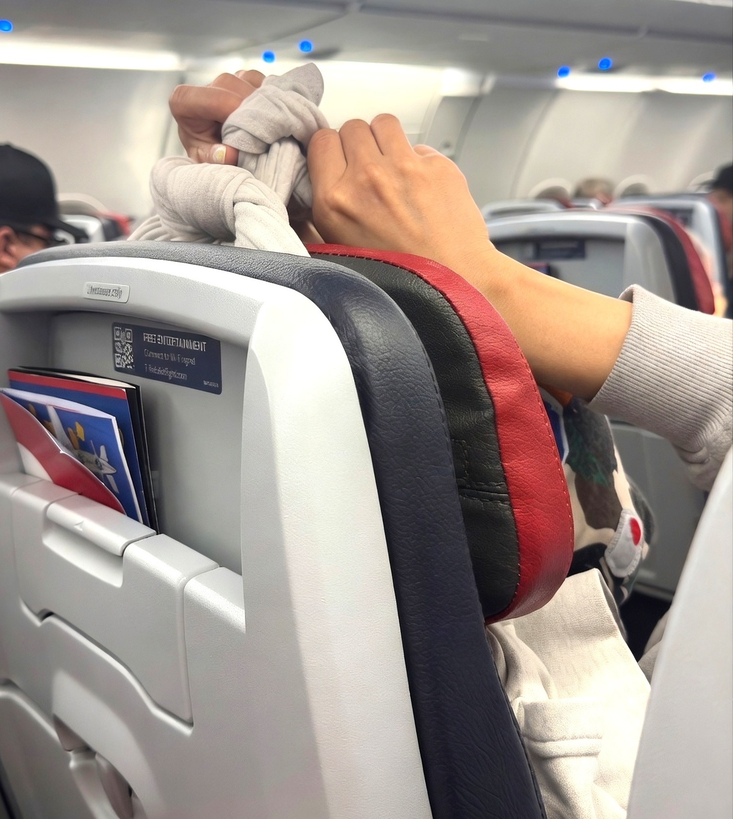 TravelWireDaily — American Airlines Passenger Turns Sweatshirt Into A Free Inflight Privacy Hood