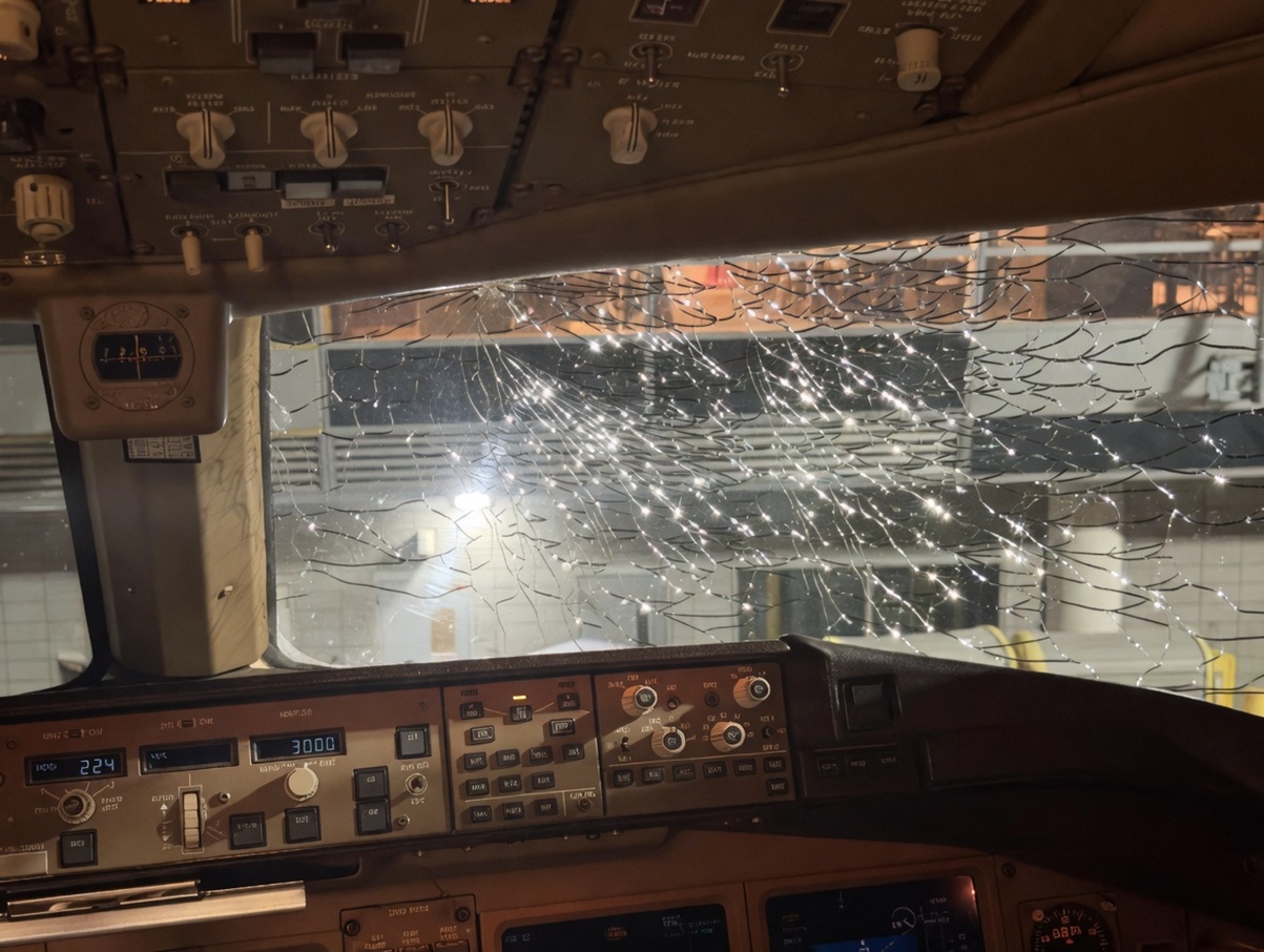 TravelWireDaily — American Airlines 777 Cockpit Windshield Shatters Over The Atlantic, Forcing JFK Diversion