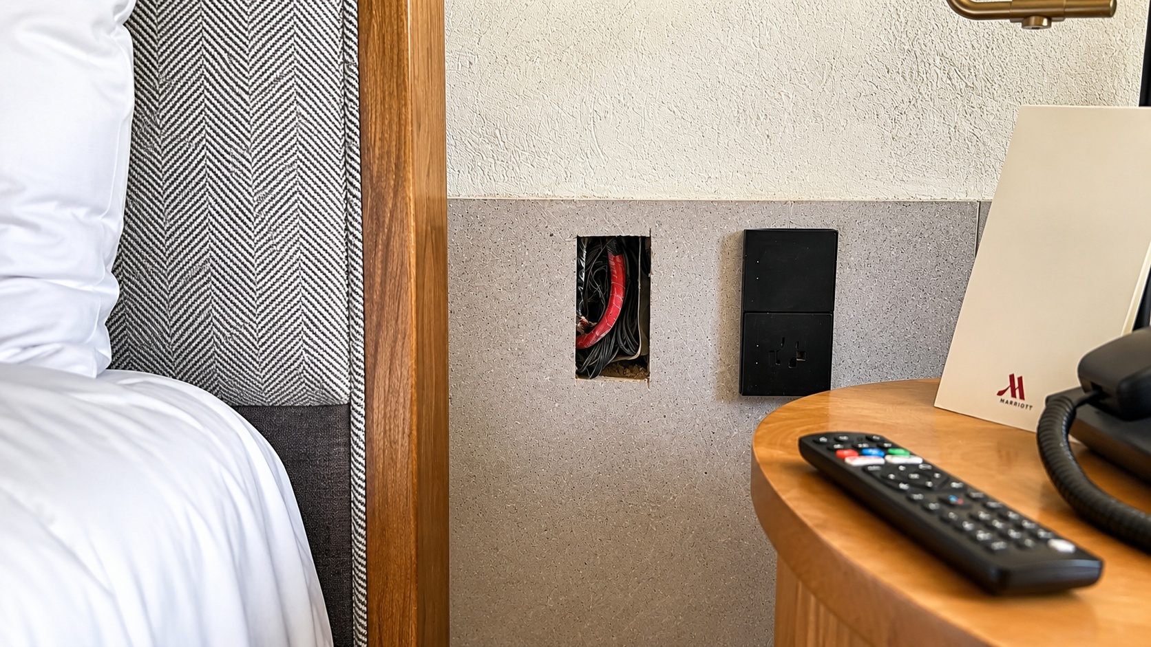 TravelWireDaily — Marriott Wouldn’t Help After Wedding Guests Arrived To No AC, Exposed Wiring And Doors That Wouldn’t Lock