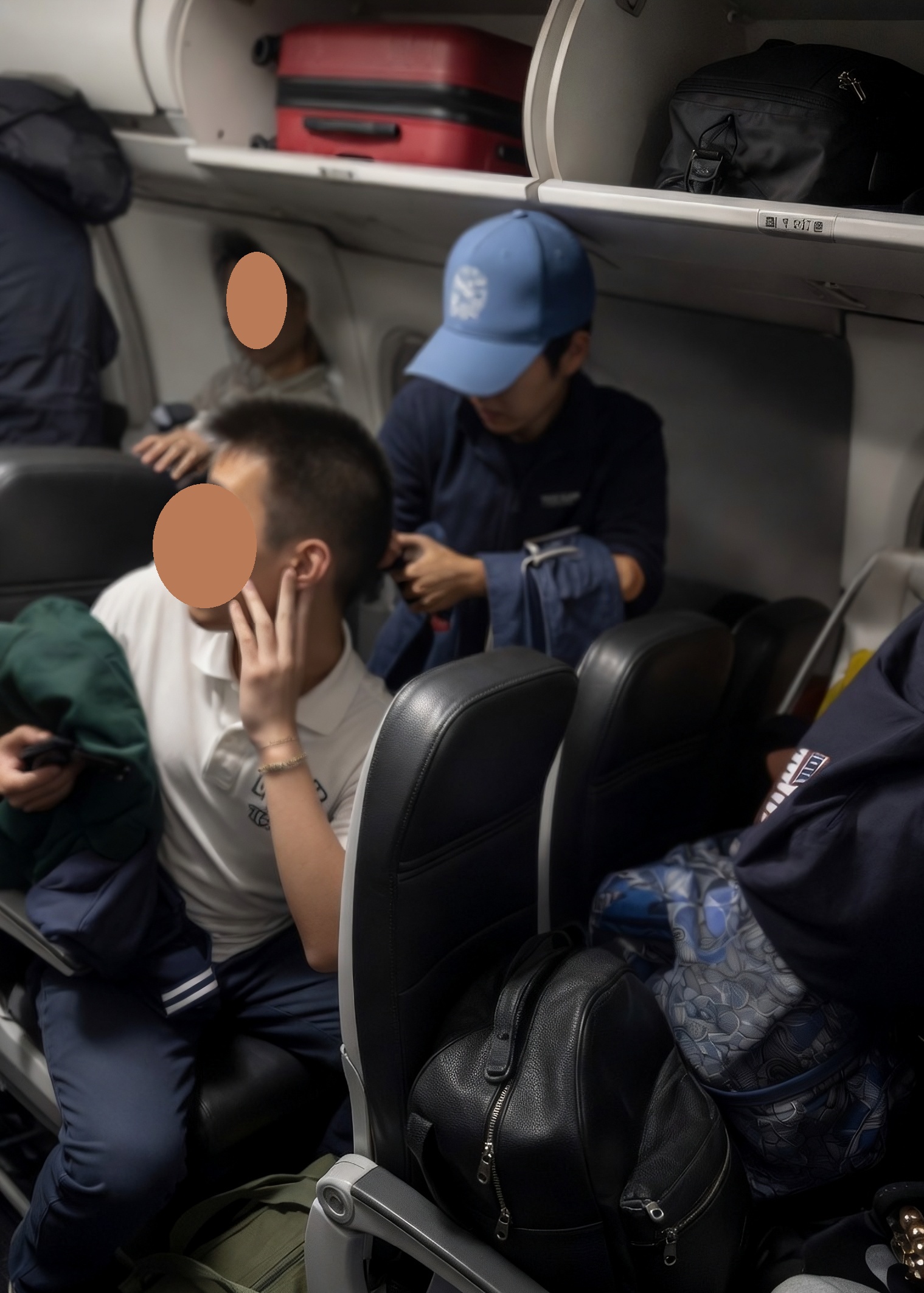TravelWireDaily — “Leave The Bags!” Flight Attendants Plead In Frontier Evacuation Video — Passengers Took Carry-Ons Anyway