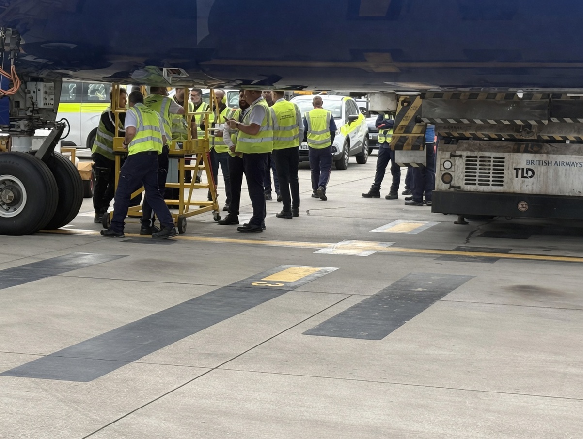 British Airways 787 Sank Onto Engineering Steps During Fueling — Passengers Owed $352,000 After Bus Ordeal