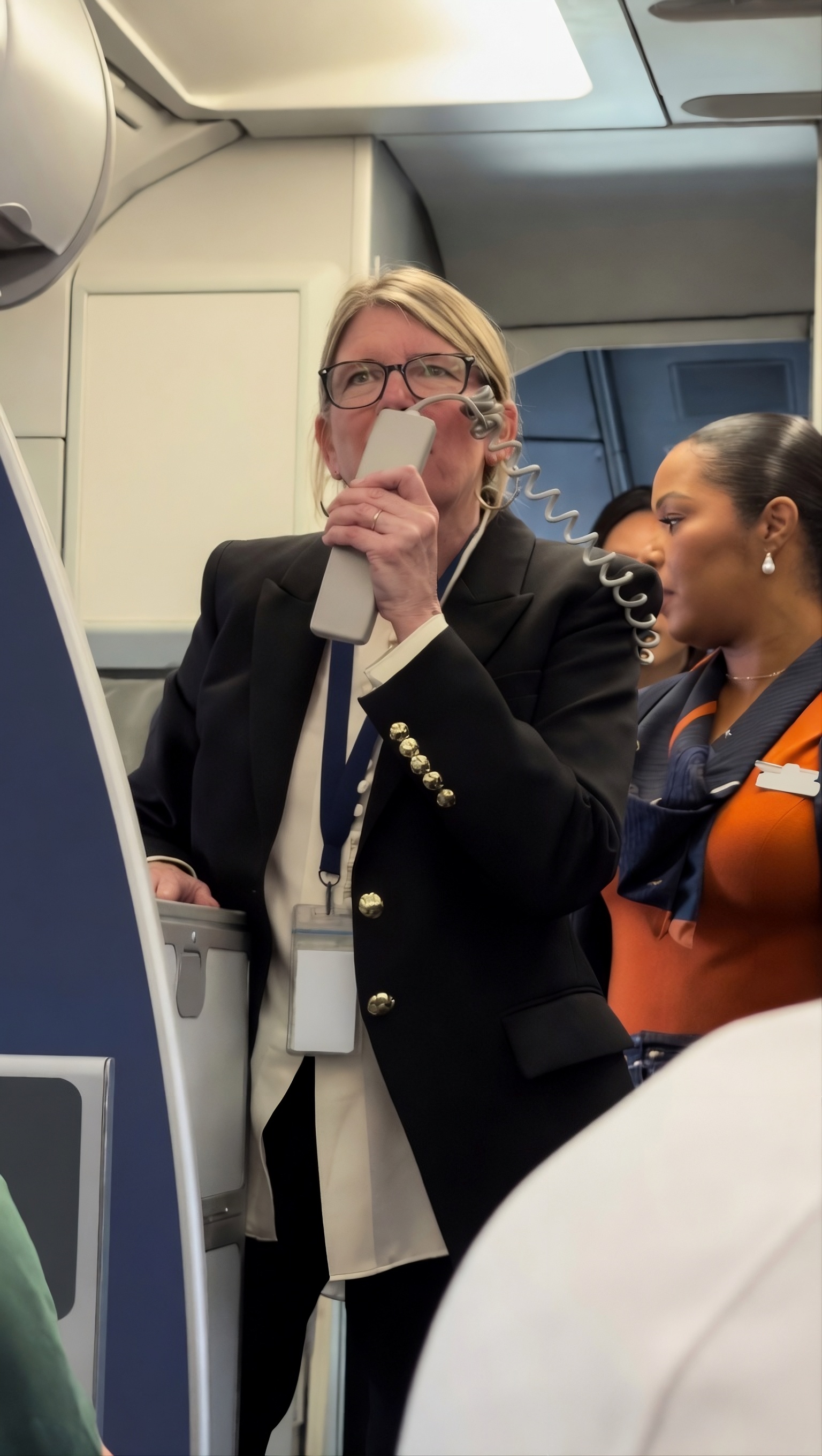 TravelWireDaily — JetBlue CEO Plays Seat Bingo On Fort Lauderdale Flight — Middle Seats Win Free Tickets
