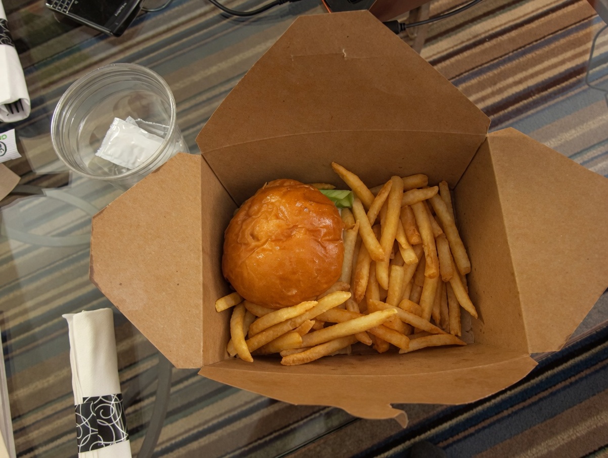 TravelWireDaily — Wyndham Is Bringing Applebee’s To Your Hotel Room — And Calls It “Redefining Room Service”